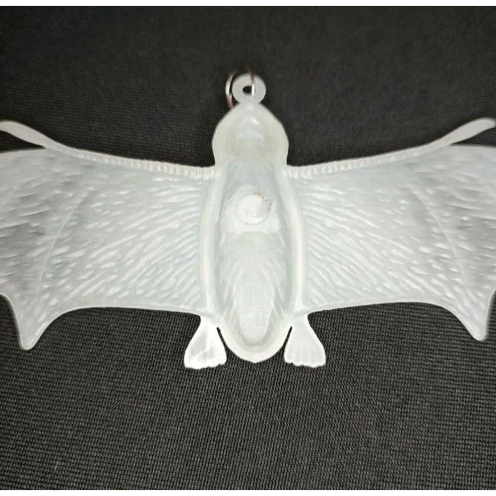 Lot of 6 Glow in the Dark Necklace Bat Skull Bones Party Favor Science 31
